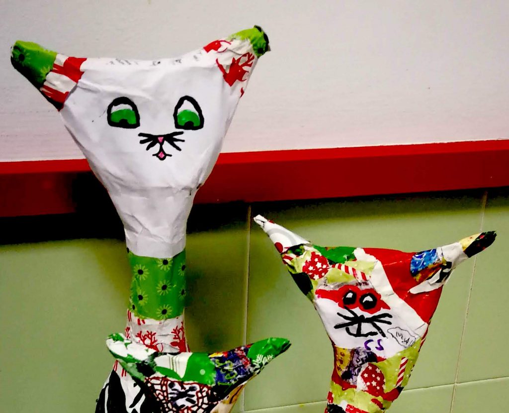 Regalo para el día de la madre: gatos de cartón piedra. Ideas para Primaria.