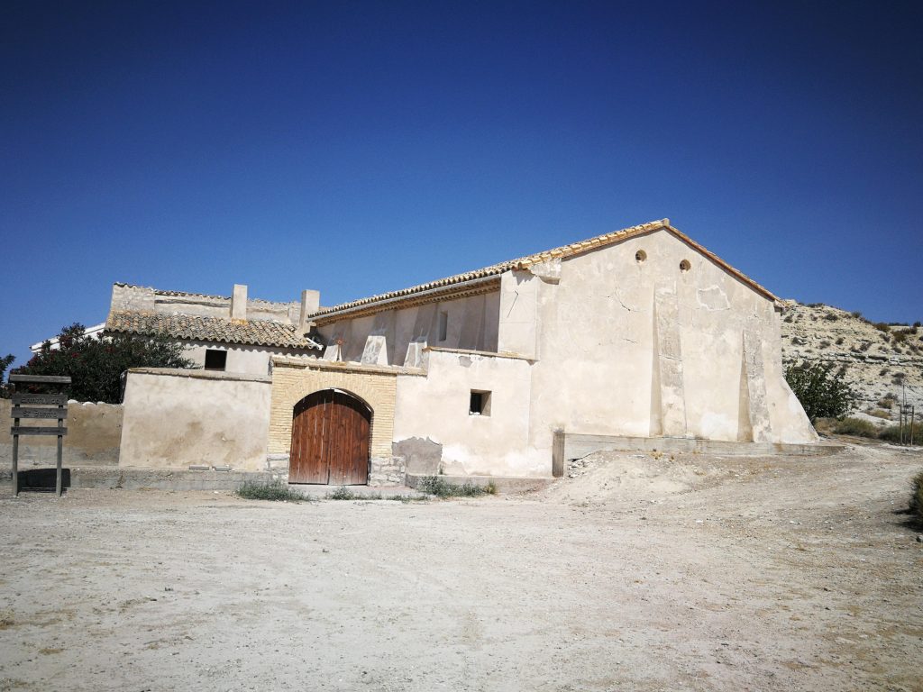 Los Monegros: ermita de San Benito.