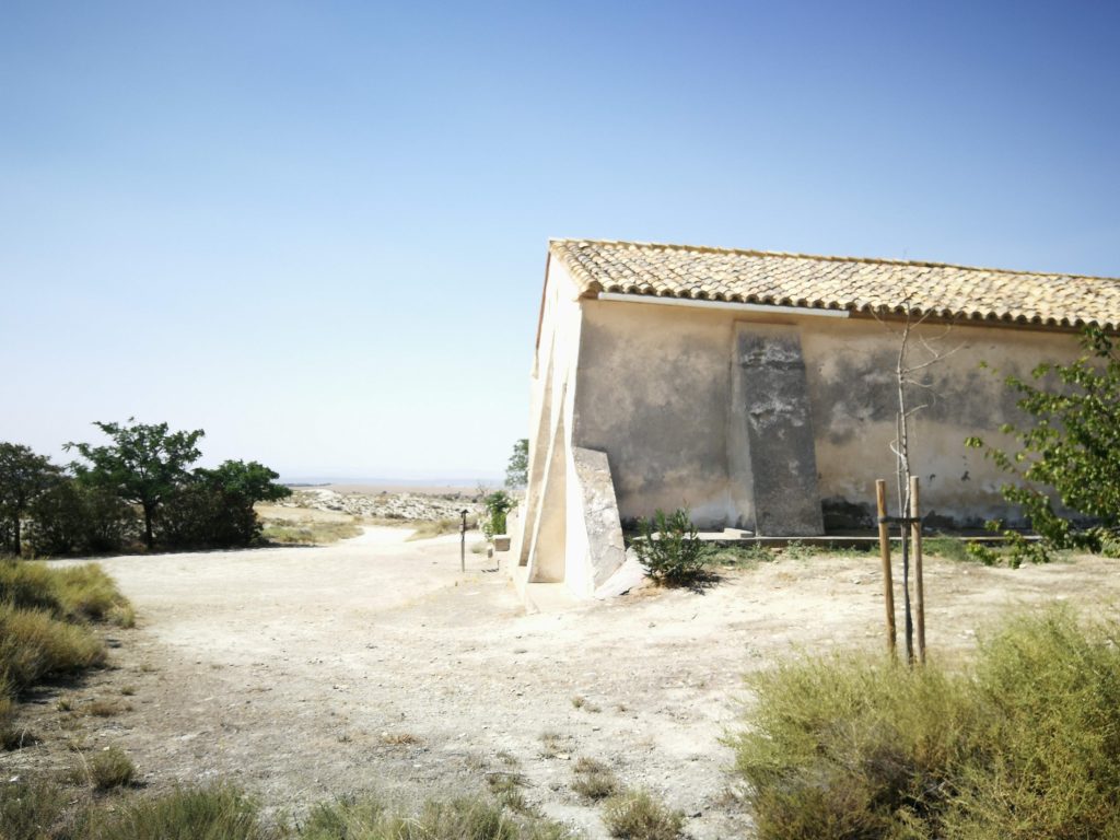 Los Monegros: ermita de San Benito.