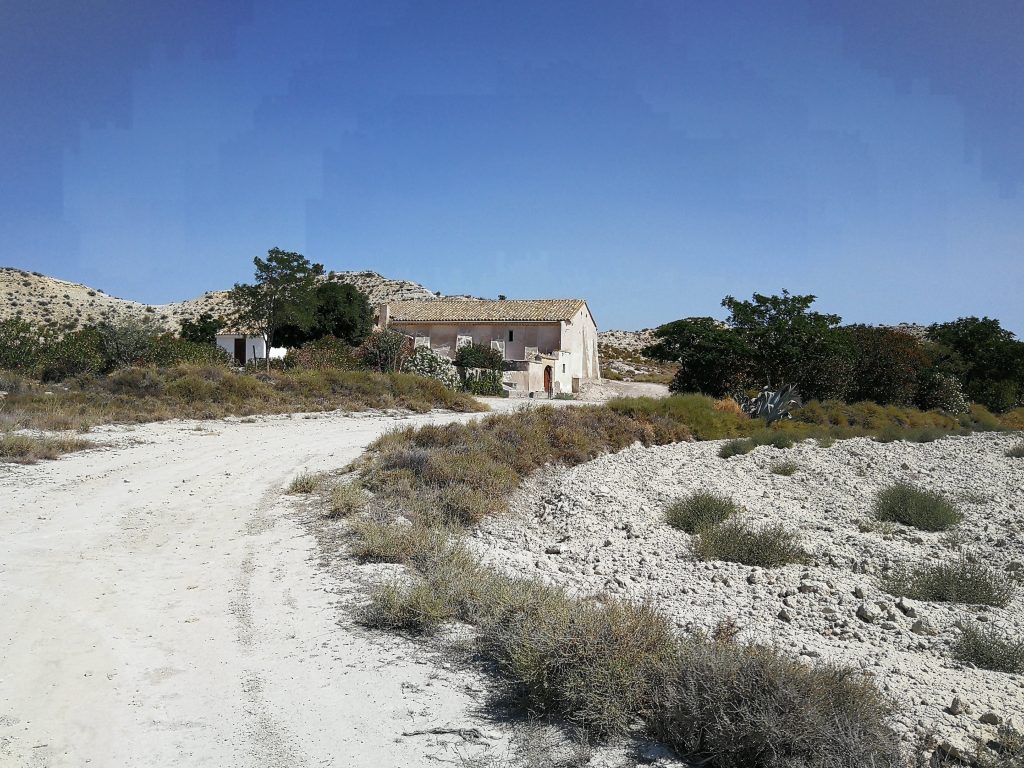 Los Monegros: ermita de San Benito.