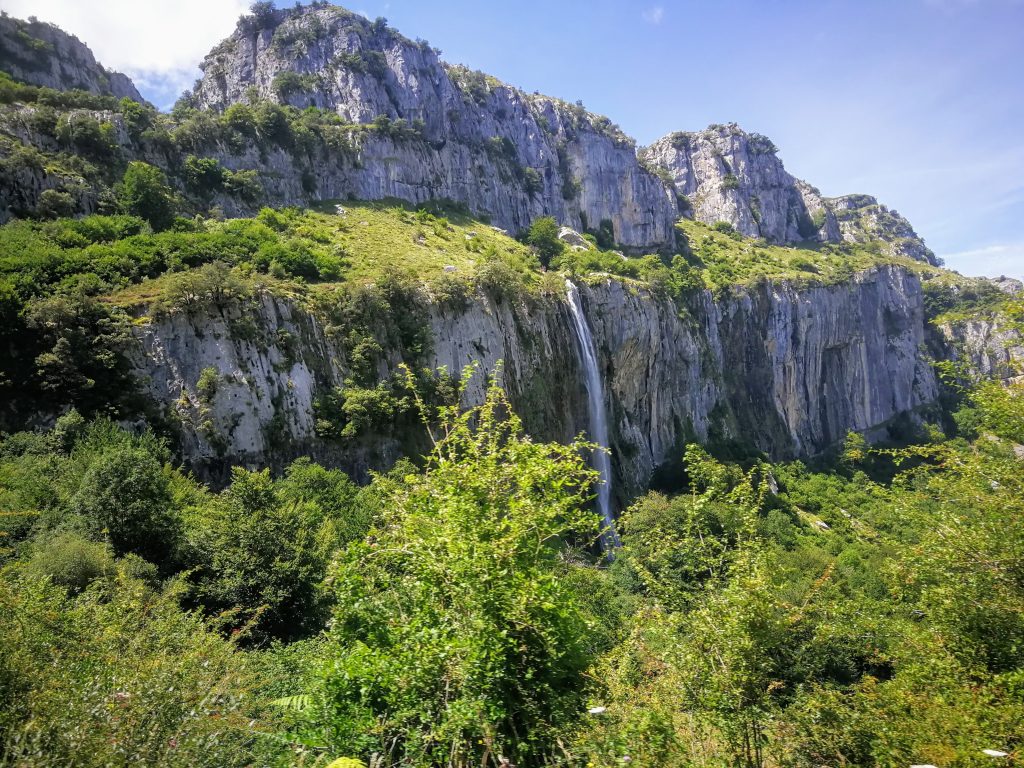Cantabria, nacimiento del río Asón.