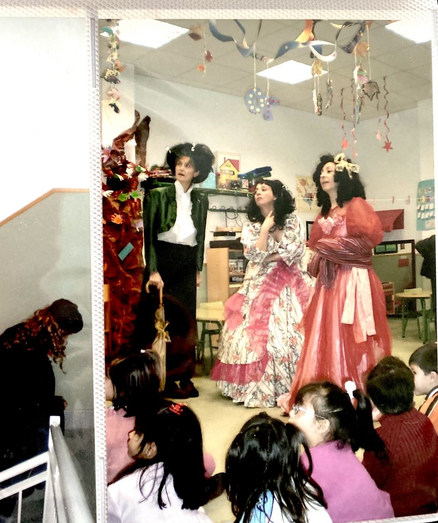 Las Meninas de visita en un cole de Primaria.